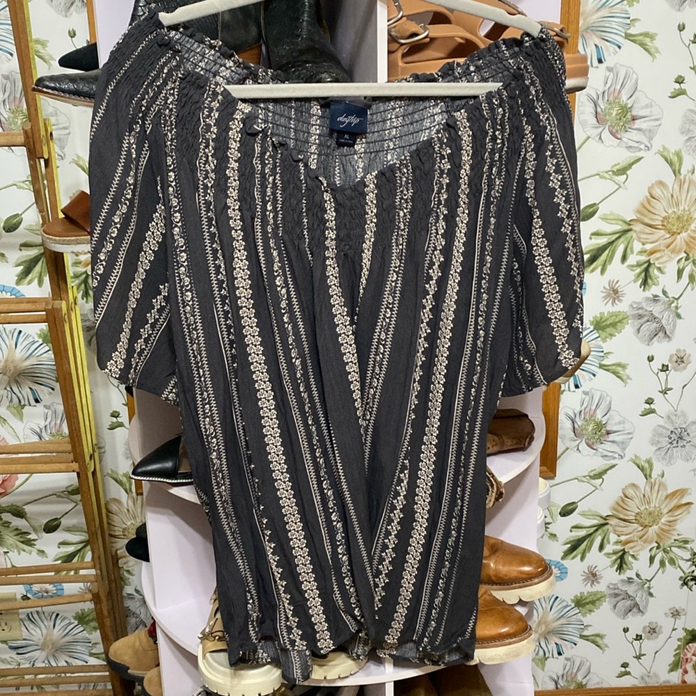 Daytrip from Buckle Printed Off Shoulder Blouse